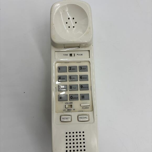 Vtg Radio Shack SlimLine Push Button Telephone White Backlit Corded Phone 43-874 - Picture 3 of 8